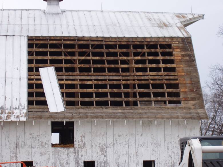 Wray Barn Dismantle / Removing the metal roof